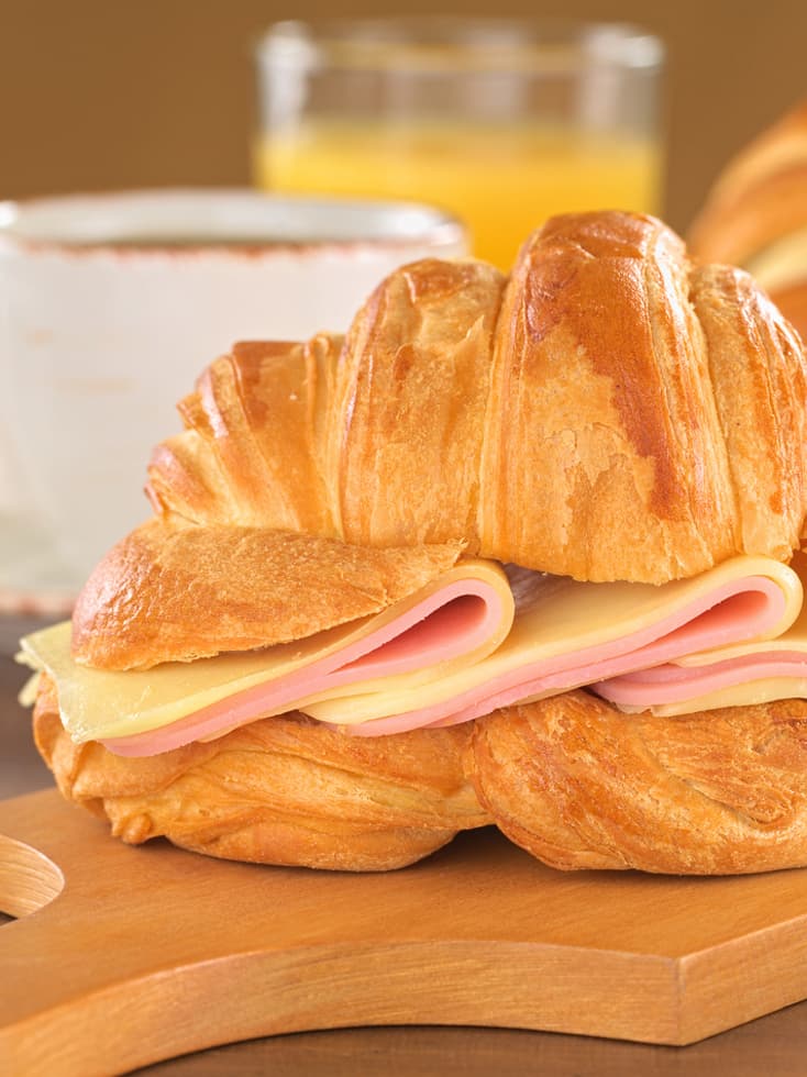 GEKOCHTES SCHINKEN-KÄSE-CROISSANT